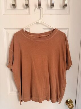 Old Navy Boxy Short Sleeve Tee in Rust Brown
